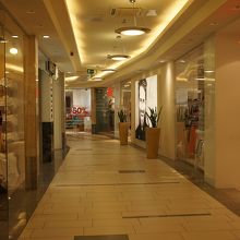 H&Mは階をまたいでの店舗