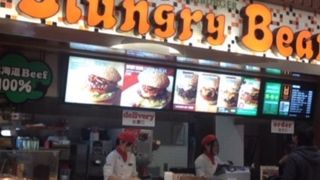 アウトレットでハンバーガー。