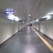 駅構内を歩きます