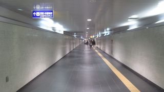 駅構内を歩きます