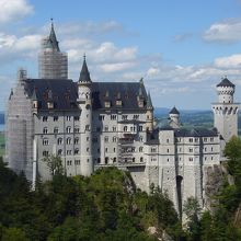 マリエン橋から、城の全景