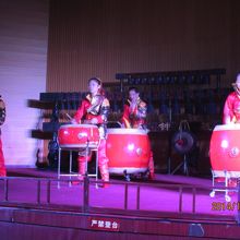 太鼓を使った演奏あり