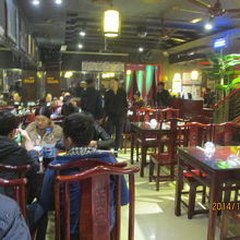 「溌婦魚荘」店内。