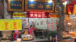 西安の回民街・北院門街へ朝食を食べに行きました。夜が遅いので朝早くは営業してません。