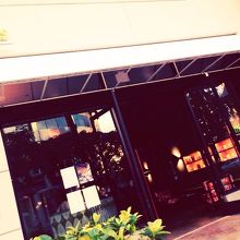 ハワイのBillsはよりオシャレな感じ…