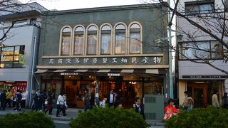 若宮大路に面した看板建築の傑作