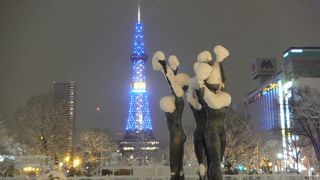 11月の中・下旬から周辺は煌びやかに
