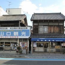 歴史を感じる町屋も残っています