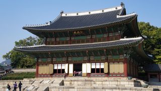 昌徳宮の正殿です