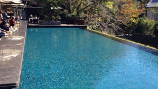 足湯に浸かりながらいただくパン