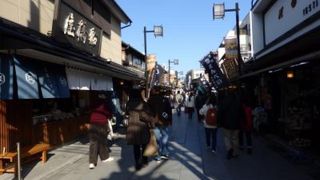 賑わいがある参道