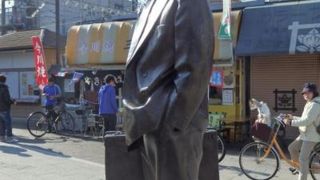 駅前にある銅像