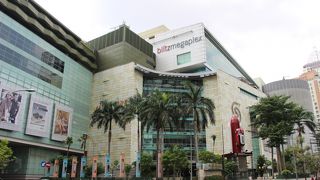 日系のお店が集まる