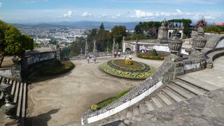 シンメトリーの階段が個性的