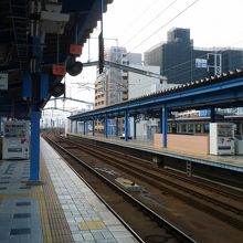 駅ホームです