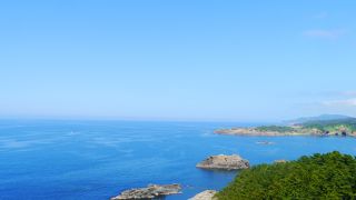 真っ青な海と空