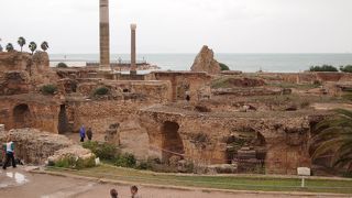 地中海に面した巨大浴場遺跡