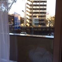 カーテンを開ける目の前のマンションから見られている感じ（笑）