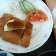 特製メニューの１つ、マグロのフライです。サクサクして美味。