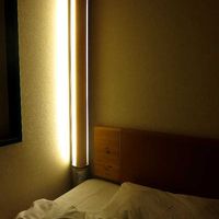 照明の光量は完全に絞る事が出来ない。寝るには明るすぎる。