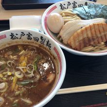 特製つけ麺。一枚はあぶりチャーシュー