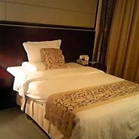 カーテンの中は壁