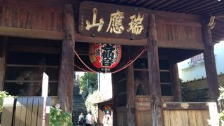 参拝者が絶えない、横浜最古の寺