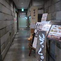 飲食店が１階に入っています