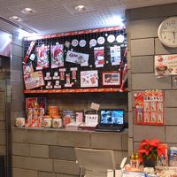 フロントの前にある広島カープのグッズ販売コーナー