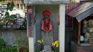 なかなか、特徴ある地蔵様です