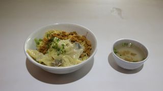 地元では手頃なインドネシア料理店