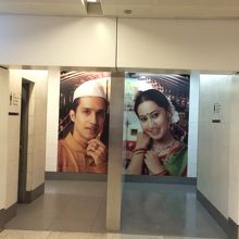 トイレ入口、男女の表示がわかりやすいです