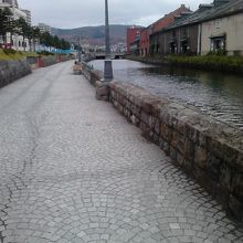 この写真の後ろには大勢の観光客がいるんだよねぇ。