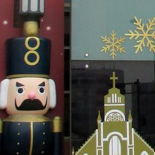 園前の交差点近くの建物