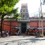 色とりどりのヒンドゥー寺院です
