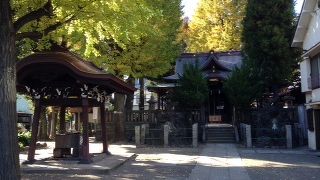 千住大橋のたもとに鎮座しています。