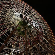 観覧車の時計が時を刻む