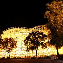 まるで輝く繭、それとも宇宙船？