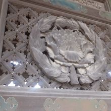 瑞泉寺（大門の彫刻）