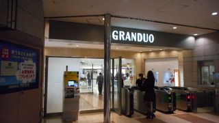 駅から直結です