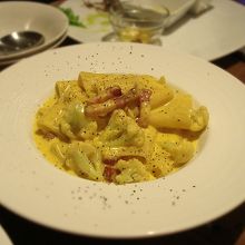 カリフラワーとグアンチャーレのカルボナーラ