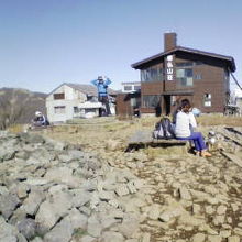 青空に尊仏山荘