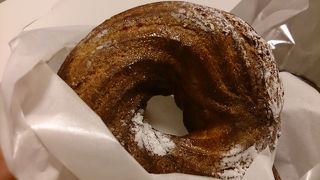 JR池袋駅改札出てすぐ、おいしいドーナツ屋さん。