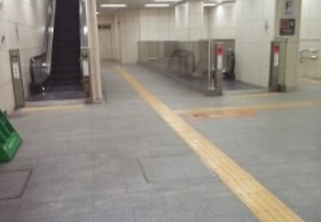 谷町線⇔今里筋線の乗り換えポイントです