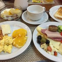 朝食ビュッフェ。たくさん種類があって大満足です。