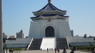 衛兵交代式が見られます