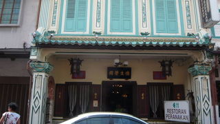 お店の雰囲気はいいが、値段は高いし観光客ばかりで若干興ざめ