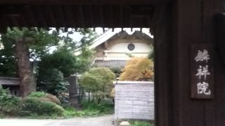 本郷三丁目駅近くの臨済宗のお寺