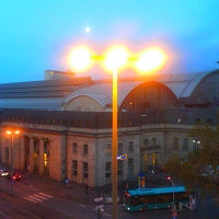 窓からすぐ前にある中央駅が見えます。