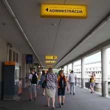 ターミナルへ行く通路